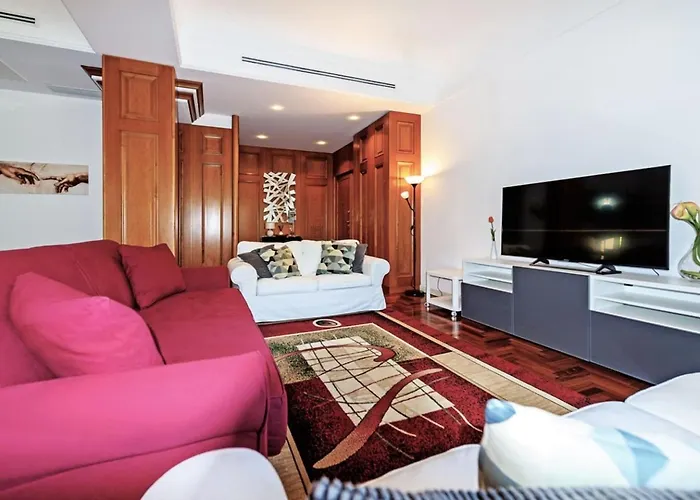 E&l 150sqm 3br Metro 30m Park *